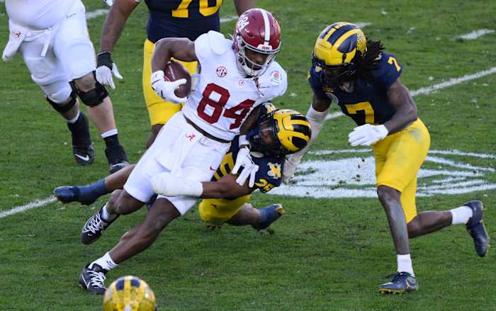 Jan 1, 2024; Pasadena, CA, USA; Alabama Crimson Tide tight end Amari Niblack (84) tries to break a tackle by Michigan Wolverines linebacker Junior Colson (25) in the 2nd quarter of the 2024 Rose Bowl college football playoff semifinal game at Rose Bowl. Right is Michigan Wolverines defensive back Makari Paige (7). Mandatory Credit: Robert Hanashiro-USA TODAY Sports